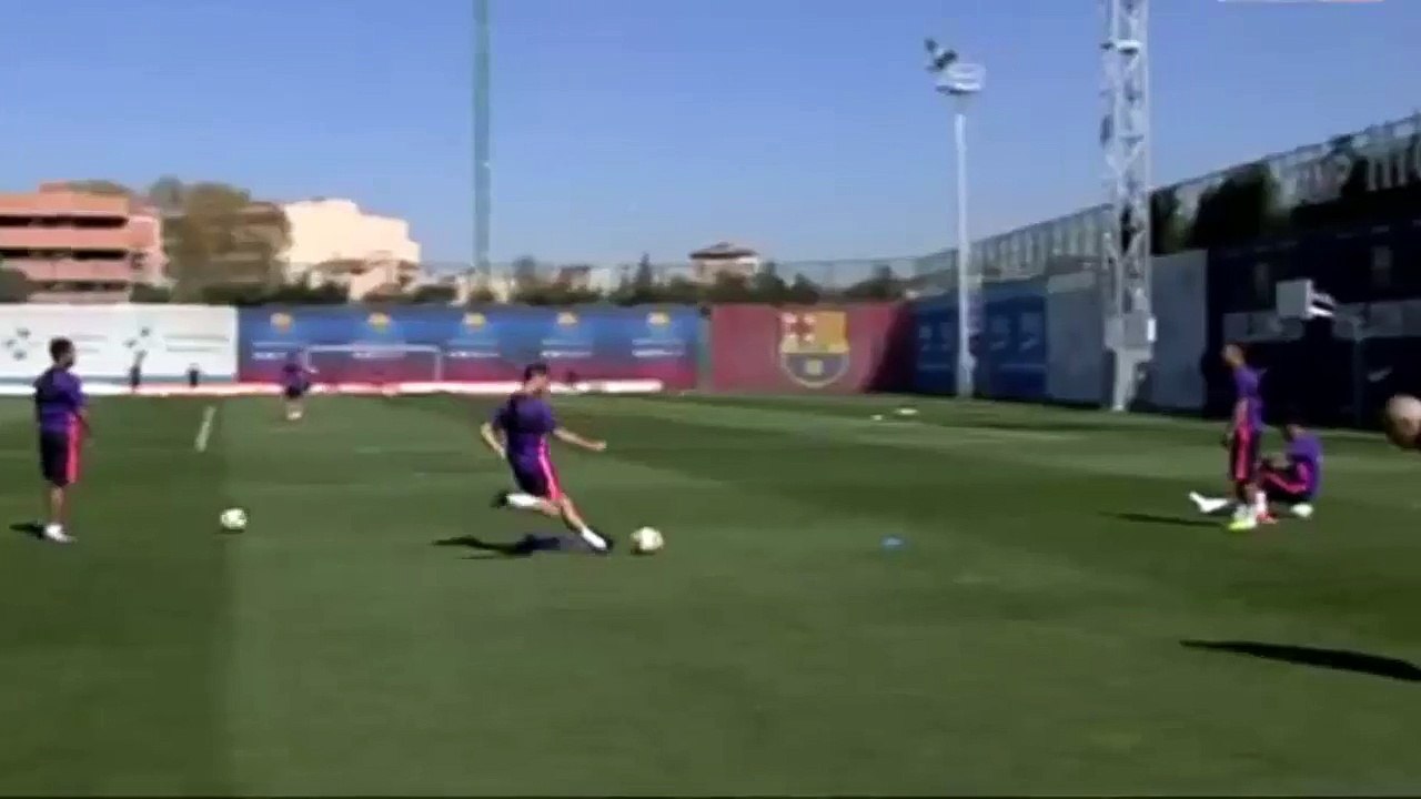 Le panier de Martín Montoya au centre d'entrainement du Barça