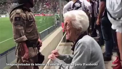 Emocionante! Vovó torcedora do Galo dá show na arquibancada