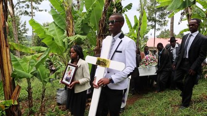 Kenia entierra a las víctimas de la masacre