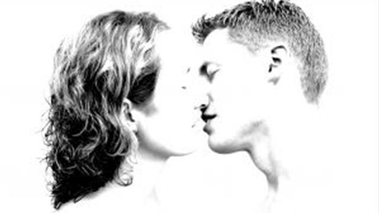 How To Smooch A Guy