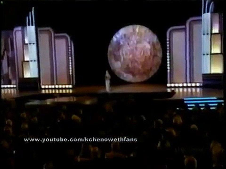 Kristin Chenoweth ~ Tony Awards 2001 ~ Presenting