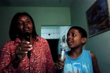 Jailda e Kailan cantando