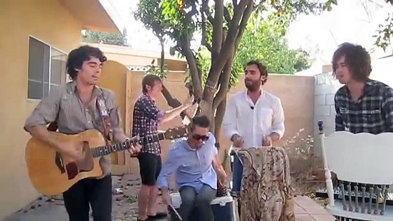 Simon and Garfunkel - Cecilia (Acoustic Cover)