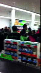 big fighting between black woman and somalian muslim woman in asda london 01