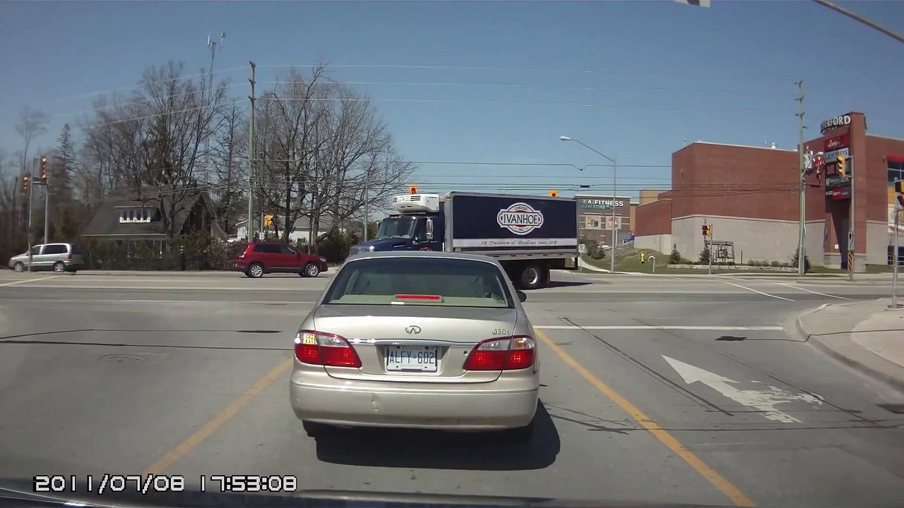 Car Accident with a Surprise ! Funny ! Авария Сюрприз !