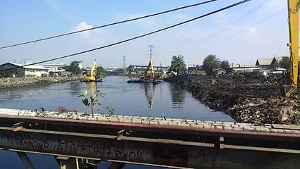 ULTRATREX FLOATING  EXCAVATOR SWAMP BACKHOE JAKARTA INDONESIA atasan kelas 20 ton