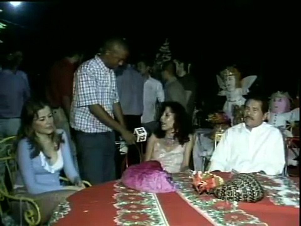 Presidente Daniel ortega Rosario Murillo su casa navidad por Arturo Mcfields