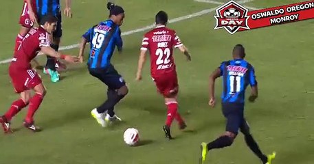Ronaldinho Incredible Nutmeg | Queretaro vs Tijuana | 2015
