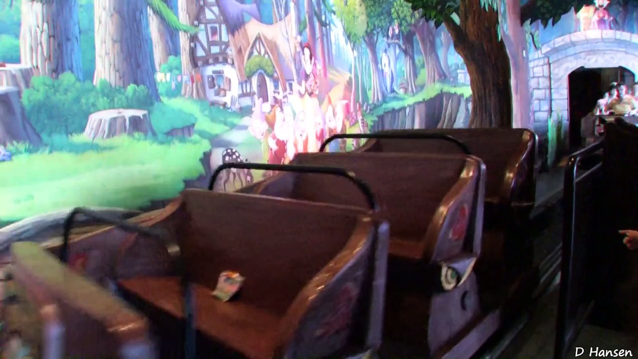 ♥♥ Snow White's Scary Adventures at Walt Disney World (in HD)