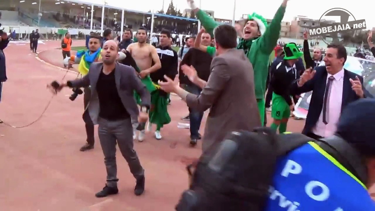 Les joueurs du MOB communient avec leur supporteurs