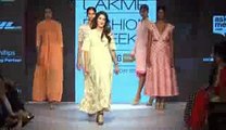 SAGARIKA GHATKE ON RAMP @ LAKME FASHION WEEK.3gp