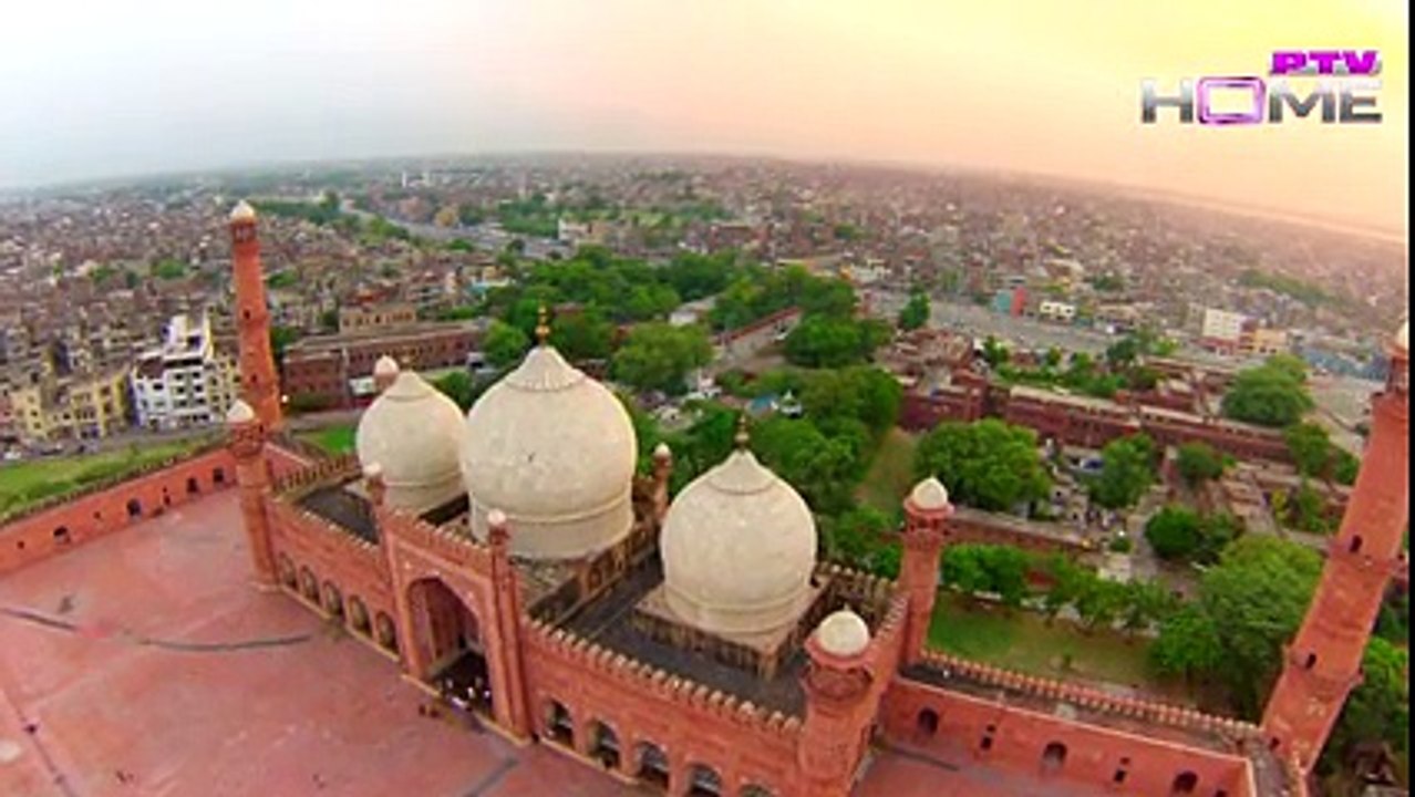 Sara Raza Khan