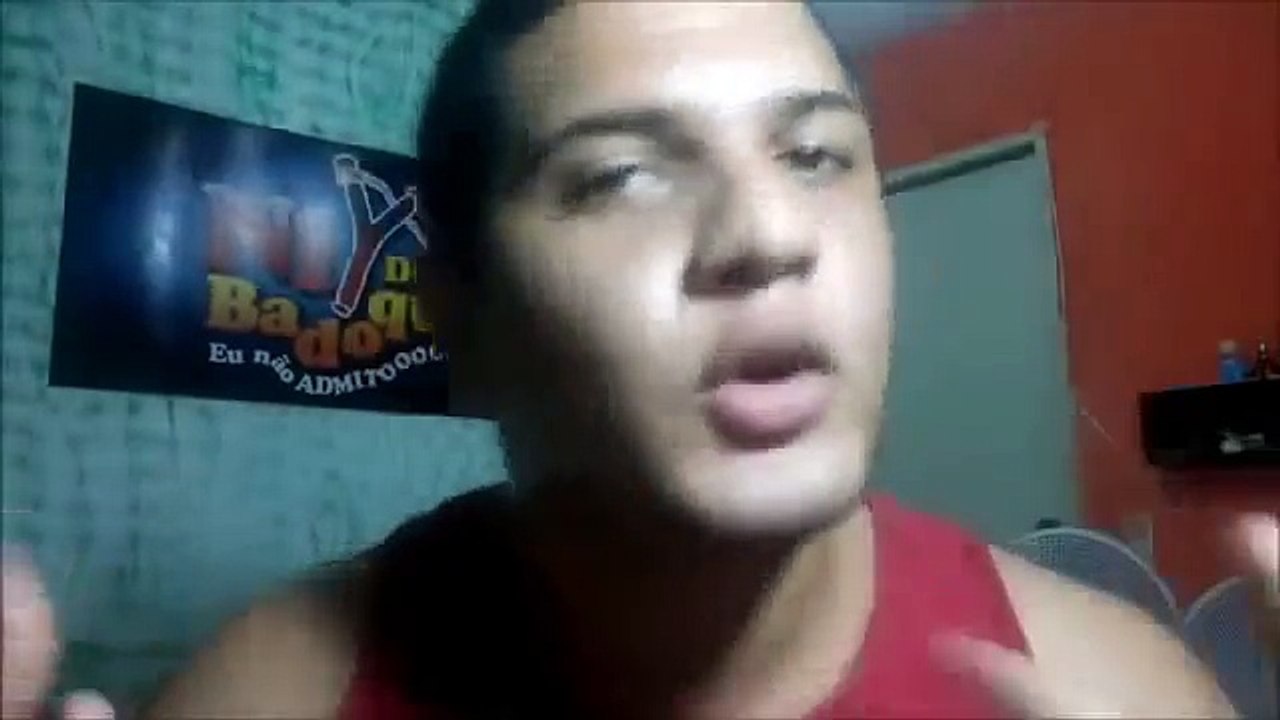 FUI INVENTAR DE RASPAR O CU, E AGORA TO COM O CU COÇANDO!