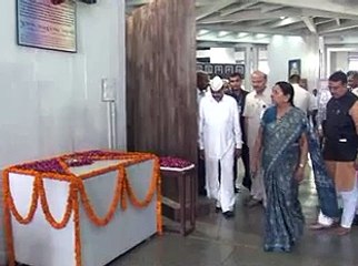 Anandiben Patel's tribute to Sardar Singh Rana, Kasturba on anniversary