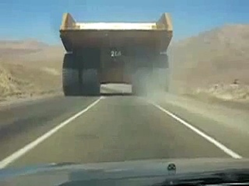 Yola Sığmayan Dev Kamyon