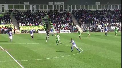 هدف رائع من منتصف الملعب