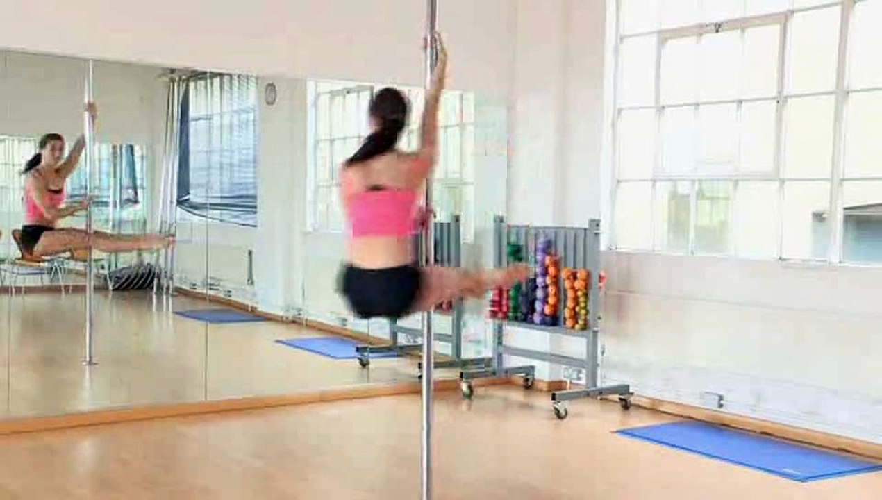 Guide To Doing A Backwards Hook In A Pole Dance Workout