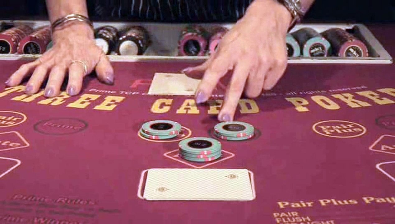 How To Play Simple Poker