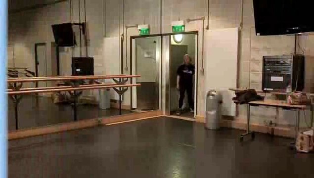 Learn To Do The Cheese Burger Shoulders In Hip Hop Dance