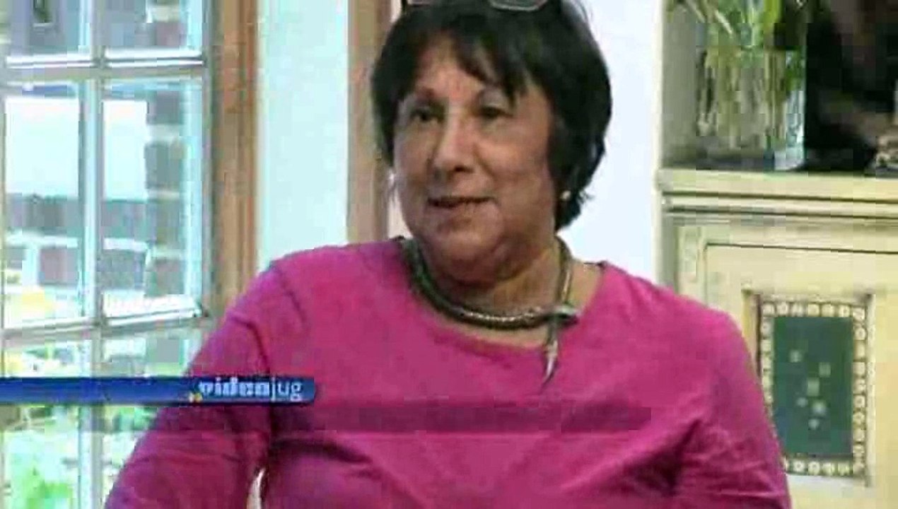 What are some tips for staying at a family member's home?: Multigenerational Family Vacations