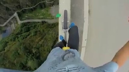 OMG He's gona die - Crazy Man