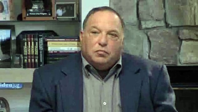 What clues does a document examiner look for in handwriting evidence?: CSI And Document Examination