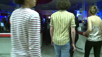 Holandeses llevan la fiesta al supermercado