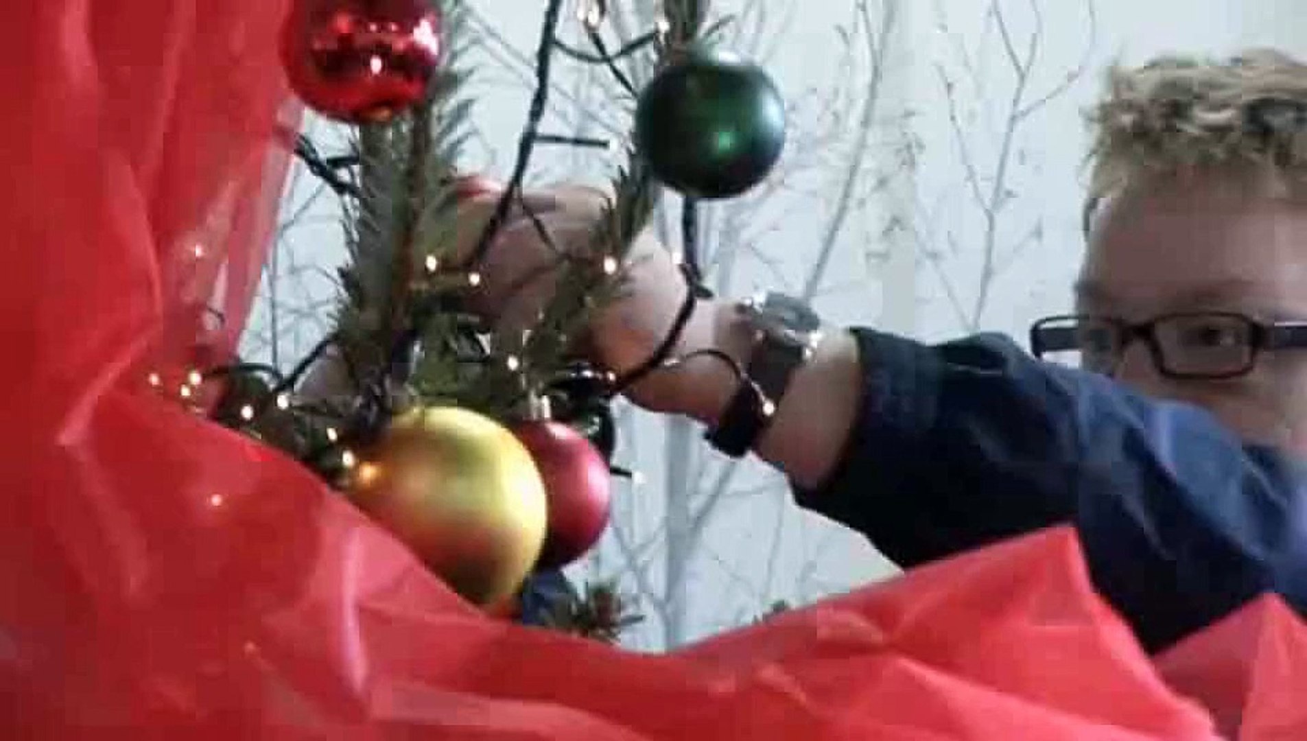 How To Create A Traditional Style Tree Decoration