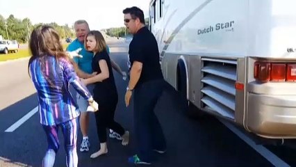 Burning!Woman and daughter rescued from burning RV on side of highway in Florid