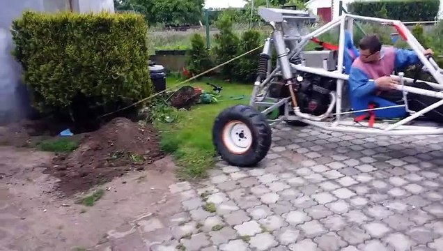 Quand un ARBUSTE RIDICULISE un Buggy et ces occupants !