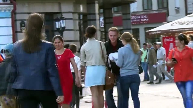 Prank: Реакция Девушек на Член. Показываю прохожим цветы из штанов, сюрприз с цветами / Волюм