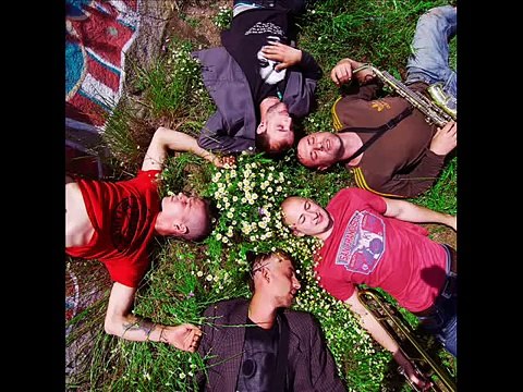 НеЩо ЦвЕтНо-Искам Слънце