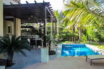 Amazing Garden With a Customized BBQ Area   This Entertainment Foyer Is A Must See