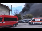Melito (NA) - In fiamme capannoni nella zona industriale (08.04.15)