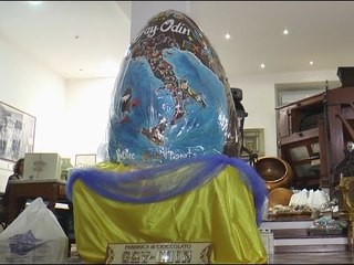 Napoli - Gay Odin, uovo gigante per l'Expo (07.04.15)