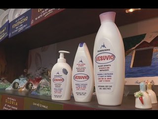 Napoli - Il sapone Vesuvio, la risposta ai cori razzisti (08.04.15)