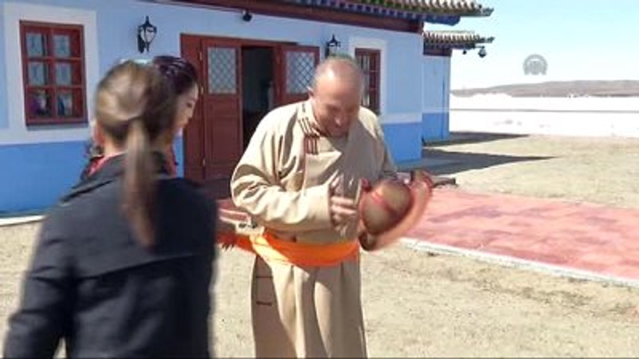 Çavuşoğlu Geleneksel Kıyafet Giydi, Ata Bindi