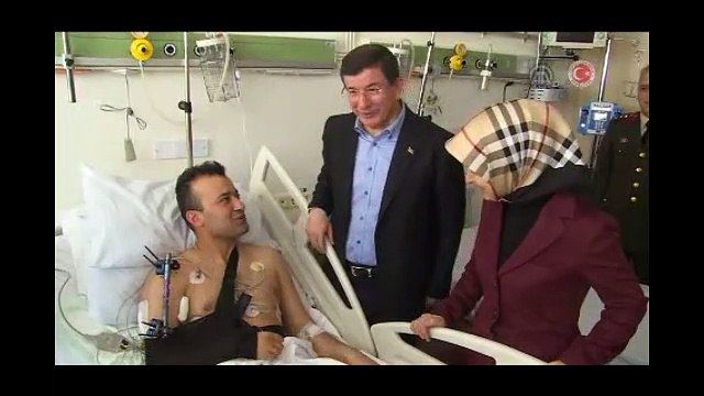 Davutoğlu, Yaralı Askerleri GATA'da Ziyaret Etti