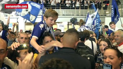 SCB : Arrivée de l'équipe du Sporting à Poretta sous les acclamations