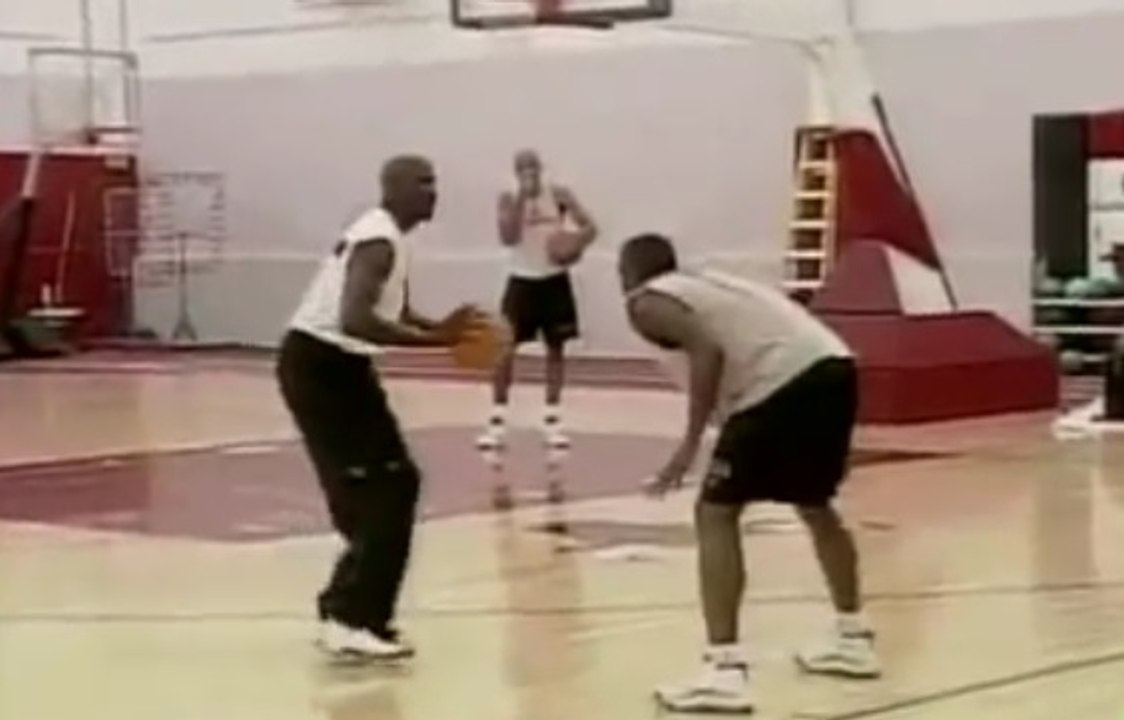 Quand Michael Jordan venait donner la leçon aux jeunes Bulls lors de sa seconde retraite