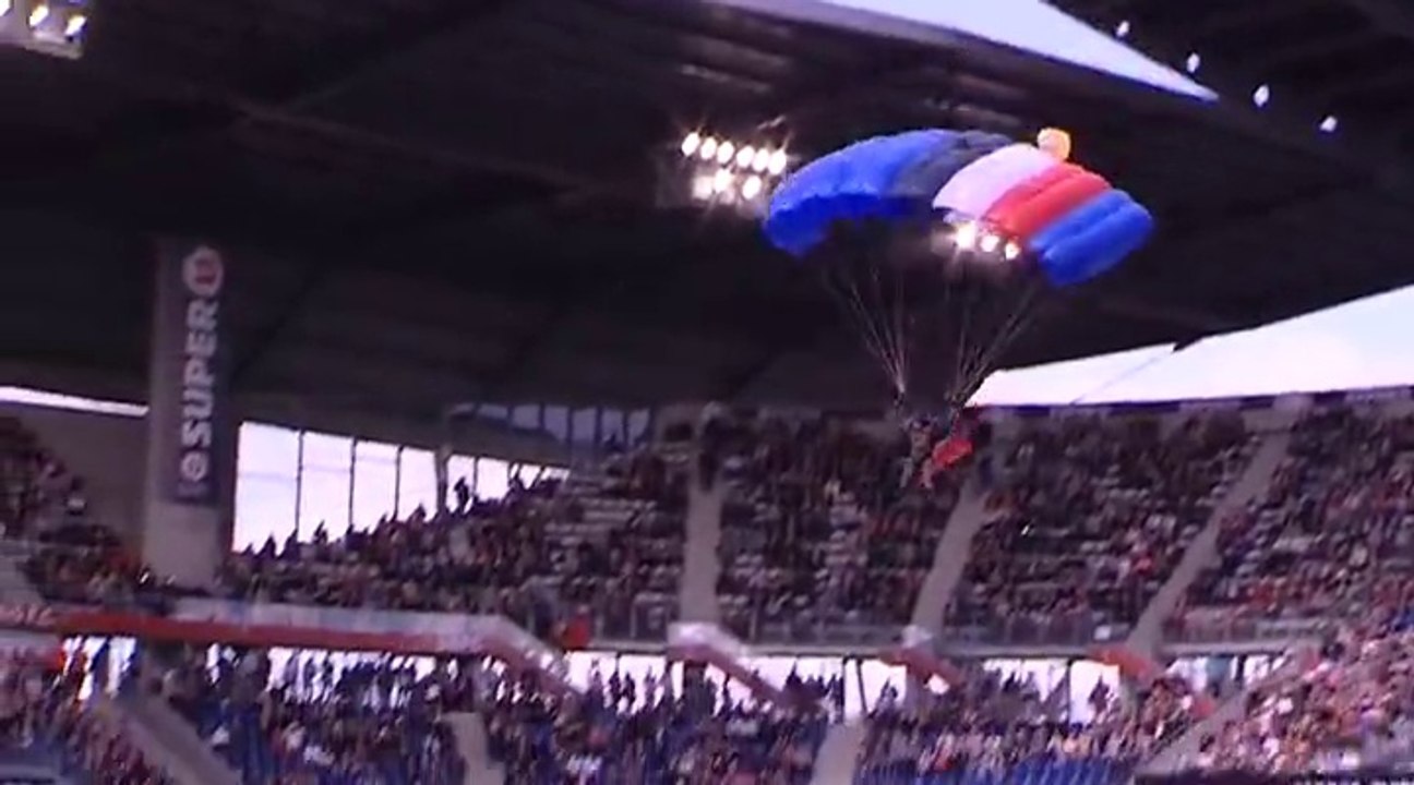 SRFC / Guingamp : l'arrivée du ballon en parachute !