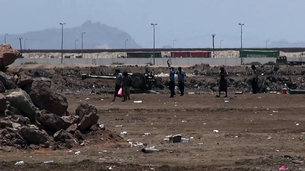 Coalition strikes Yemen rebels in Aden