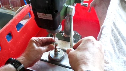 Edelsteine bohren Trommelsteine bohren Schmucksteine Bohren