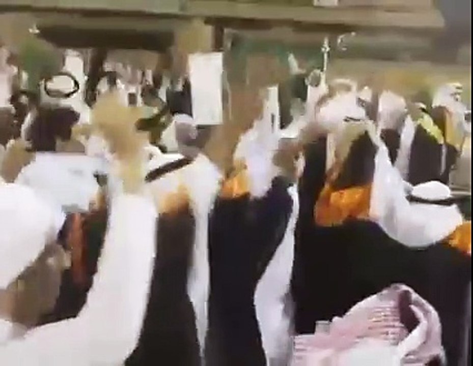 Saudis Chanting Slogans For Pakistan Is Government Agreed To Send Army In Their Favor???