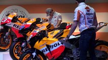 Marc Marquez and Dani Pedrosa alongside Repsol Honda title-winning machines [English/Español]