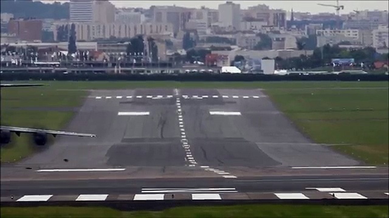 Unbelievable Airbus A400 vertical take off _ Amazing Air Show Paris Air Show 2013 ( HD )