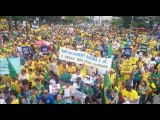 Manifestantes se reúnem na Praça Portugal, em Fortaleza