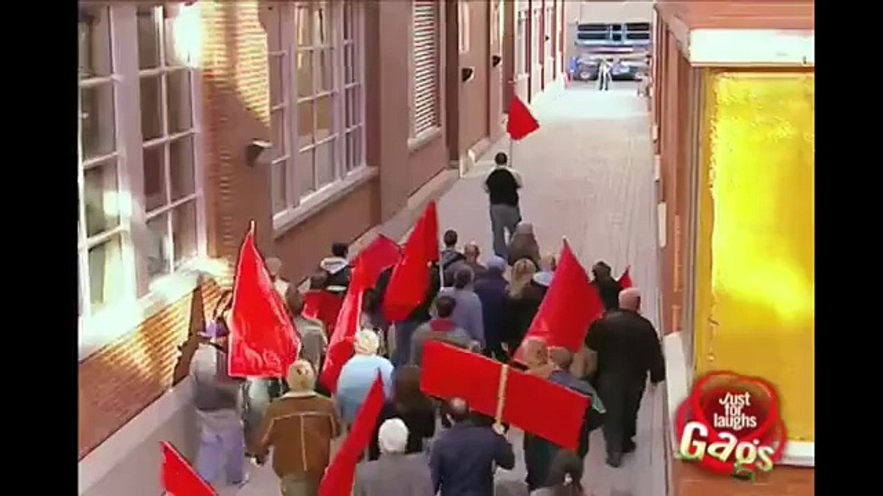 Protesters vs Police Prank -