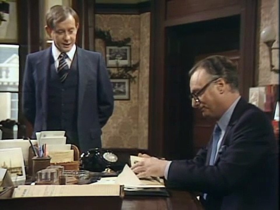 Yes Minister Special Sketch (Christmas at the ministry)- 1982
