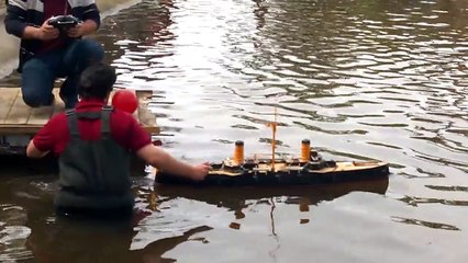 Disfrutando de los barcos escala.